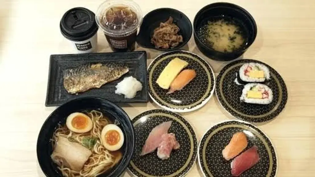 Dlaczego doświadczeni podróżni zamawiają ramen o 5 rano
