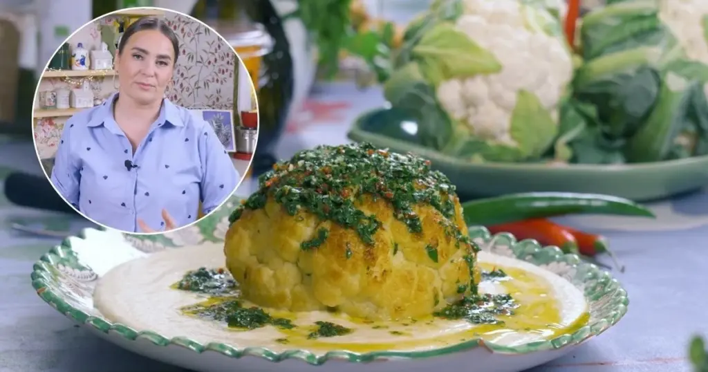 Dlaczego doświadczeni kucharze zawsze gotują kalafiora w całości przed pieczeniem