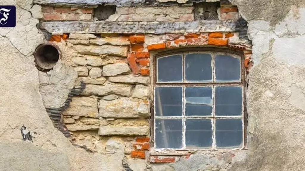 Dlaczego doświadczeni inwestorzy zawsze sprawdzają ściany przed zakupem starego domu