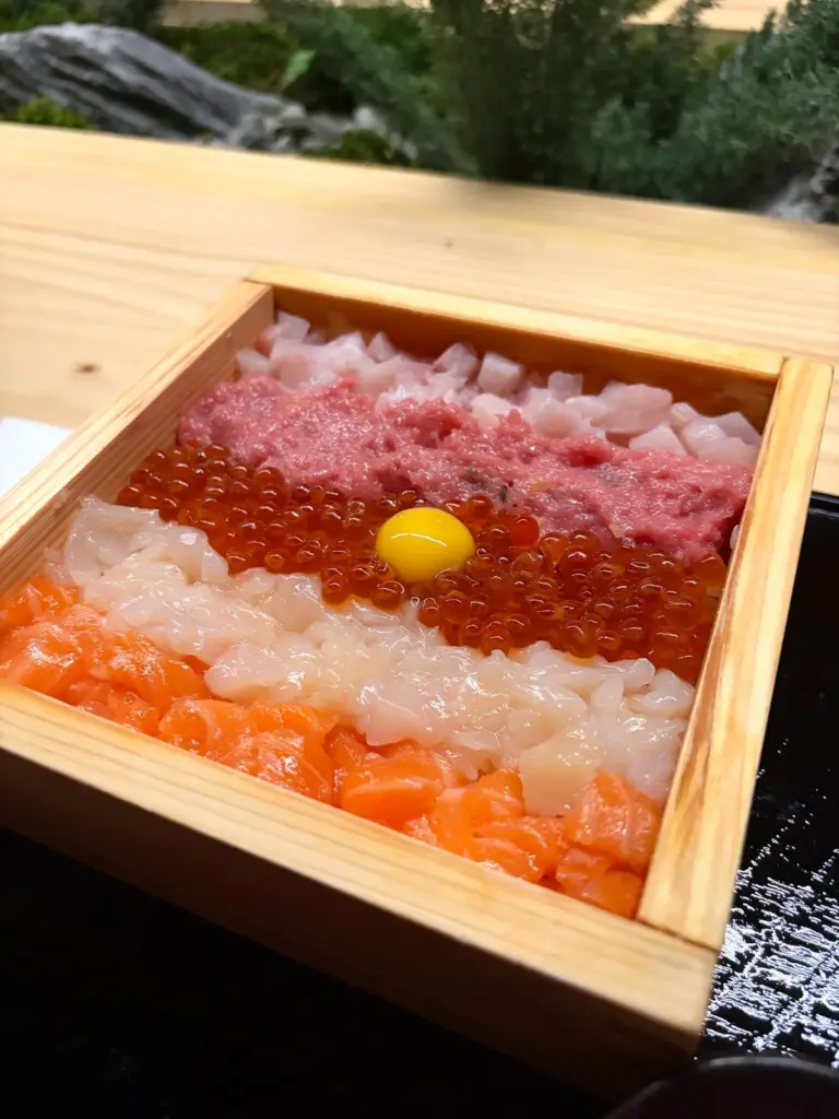 Dlaczego doświadczeni smakosze wybierają ten konkretny zestaw chirashi w West Village