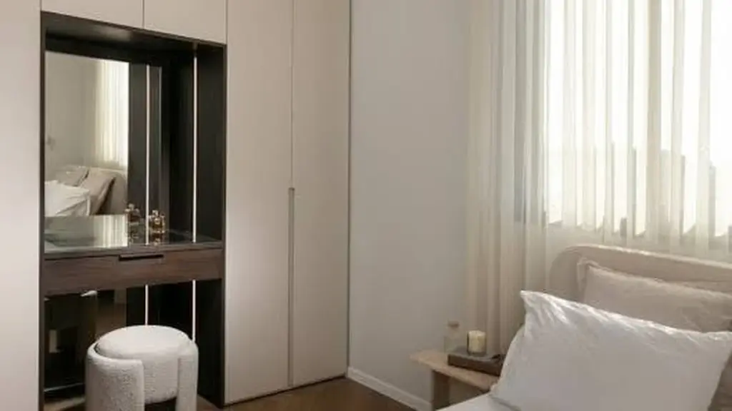 Dlaczego doświadczeni architekci zamiast stawiać ściany, montują szafy o grubości 10 cm