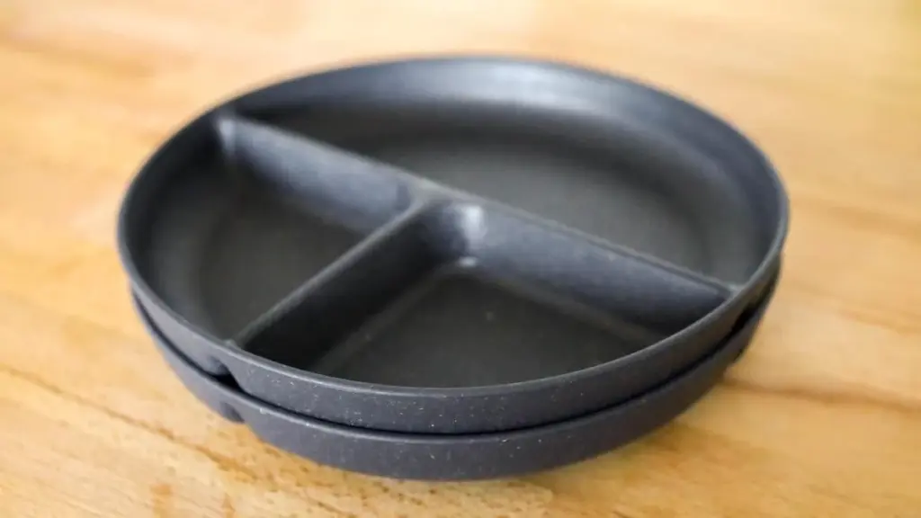 Dlaczego doświadczeni domownicy kładą śniadanie na talerzu z włókna palmowego