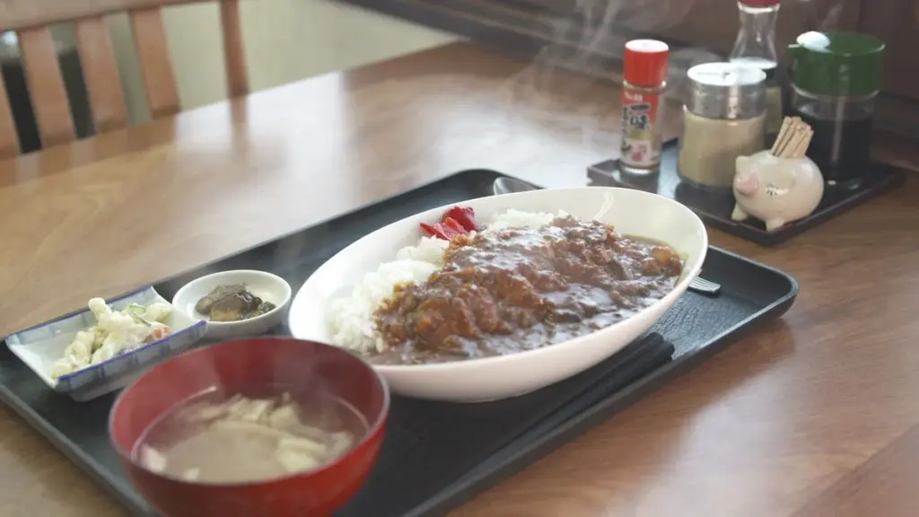 Dlaczego doświadczeni smakosze wybierają ten mały bar w Sapporo zamiast luksusowych restauracji