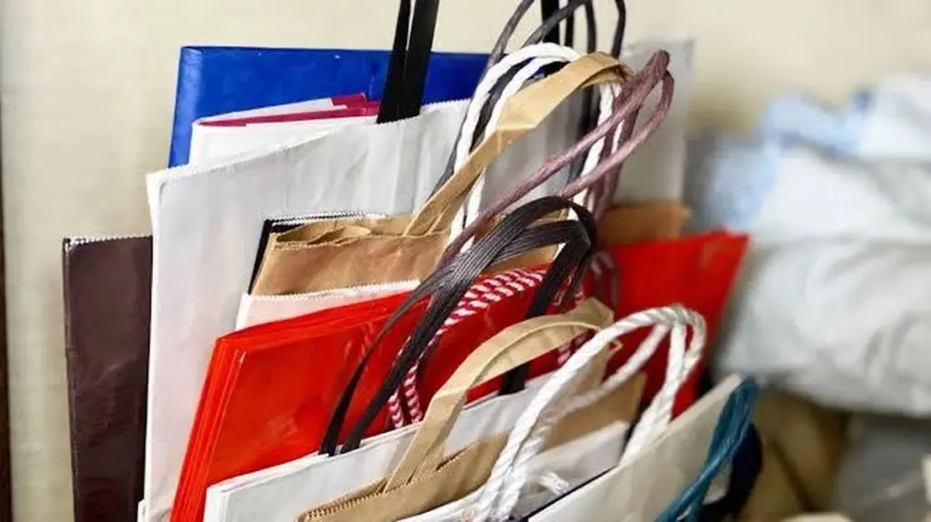 Dlaczego doświadczone gospodynie wkładają papierowe torby do szuflady z warzywami