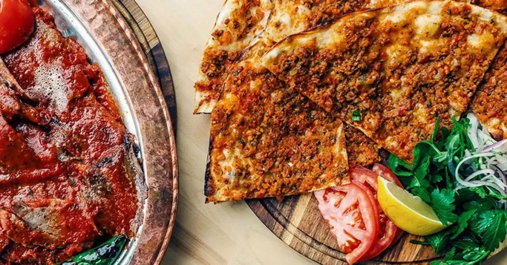 Dlaczego doświadczeni kucharze serwują teraz kebaba w bułce typu focaccia