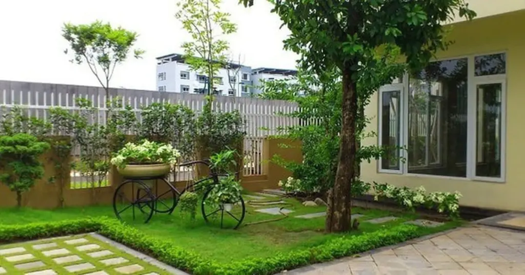 Dlaczego doświadczeni ogrodnicy nigdy nie sadzą tych 5 roślin przed wejściem do domu