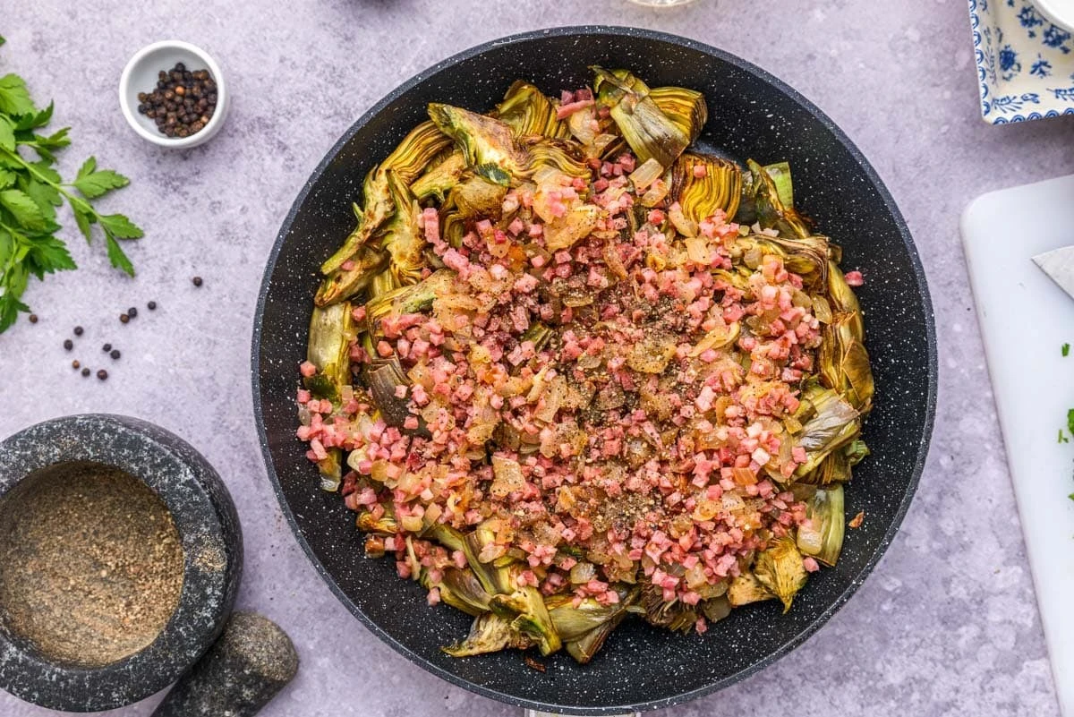 Dlaczego doświadczeni kucharze dodają odrobinę mąki do karczochów ze słoika - image 1