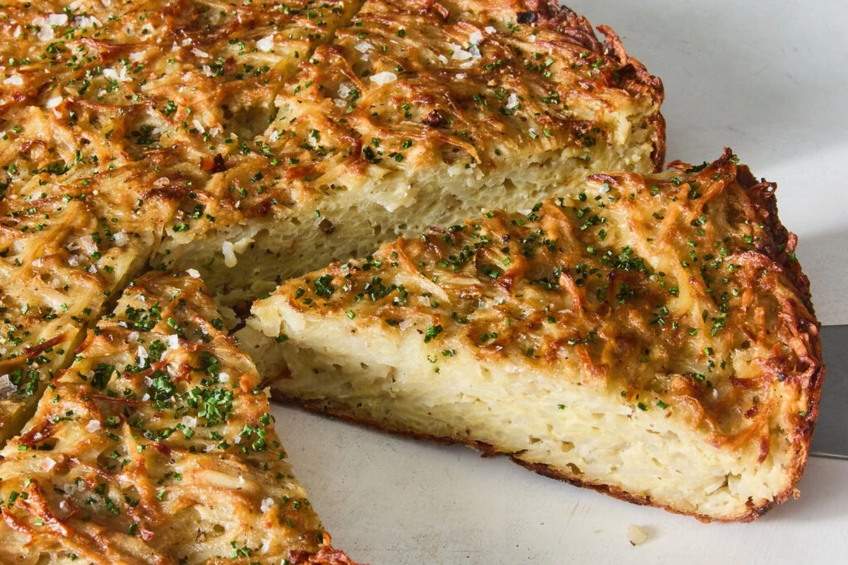 Dlaczego doświadczone gospodynie zawsze dolewają wrzątek do tartych ziemniaków - image 1