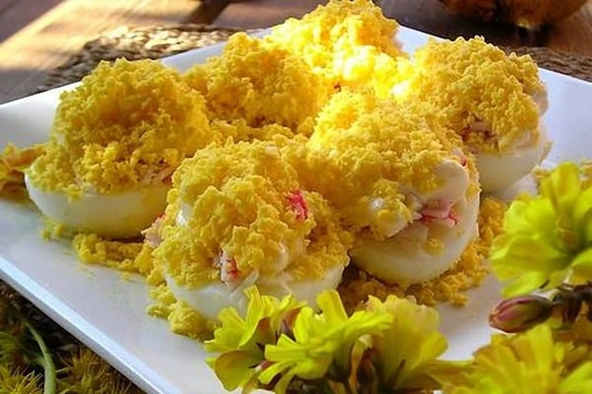 Dlaczego doświadczeni kucharze zawsze wrzucają ugotowane jajka do lodowatej wody - image 1