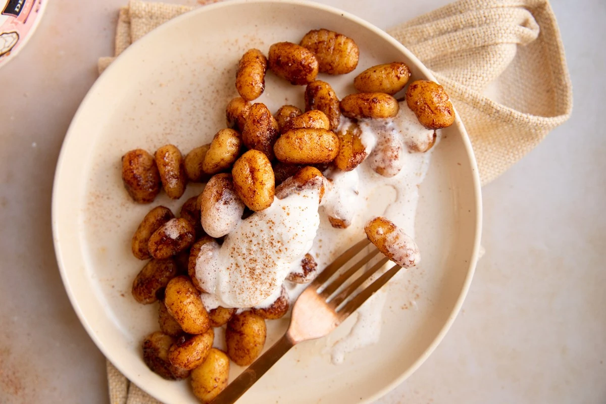 Dlaczego doświadczeni kucharze sypią cynamon na gnocchi z paczki - image 1