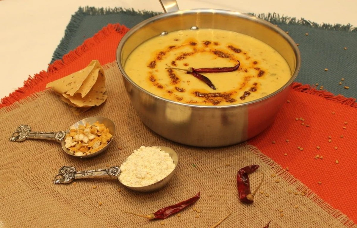 Dlaczego doświadczone gospodynie zawsze dodają maślankę do warzyw podczas upałów - image 1