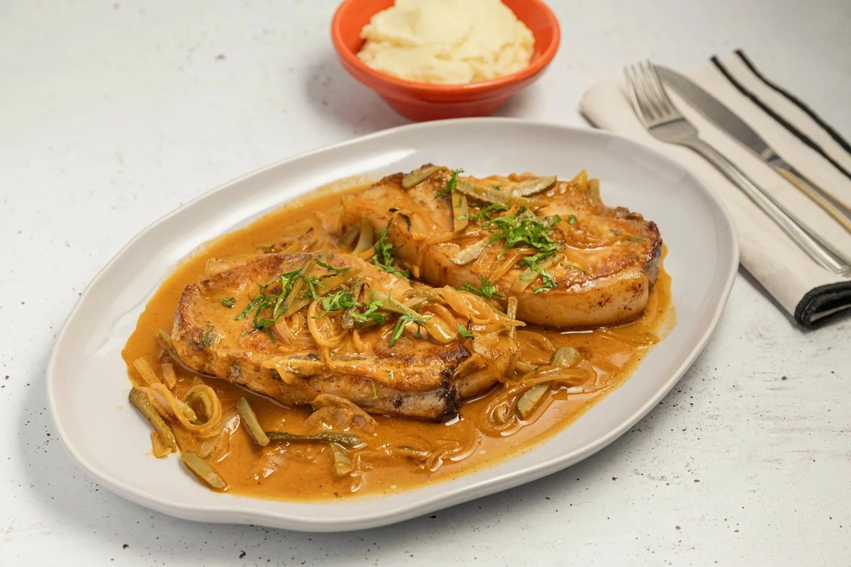 Dlaczego doświadczone gospodynie dodają kawałki ananasa do tradycyjnego schabu - image 1