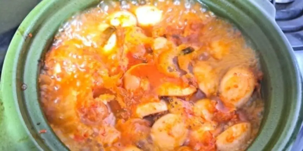 Dlaczego do zupy kimchi lepiej nie dodawać parówek i makaronu ramen