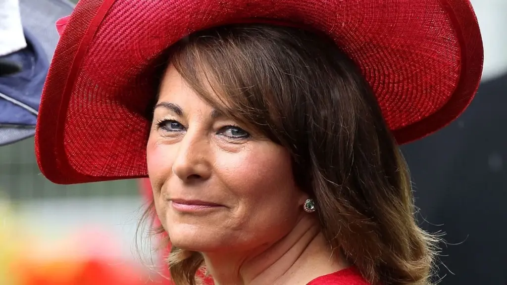Dlaczego elegancki kominek Carole Middleton ma czarny kolor