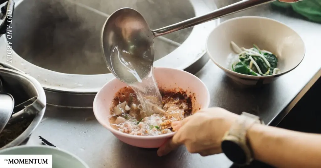 Dlaczego elity Bangkoku od 60 lat jedzą zupę z "żeńskim" liściem bluszczu