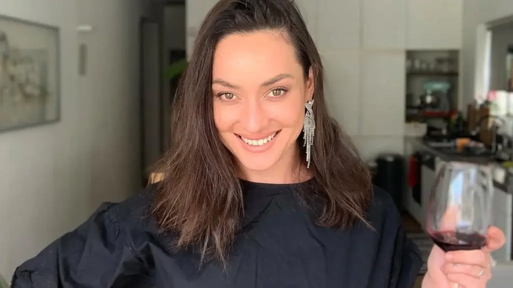 Dlaczego gwiazdy dodają starty ser do ciasta na patelni