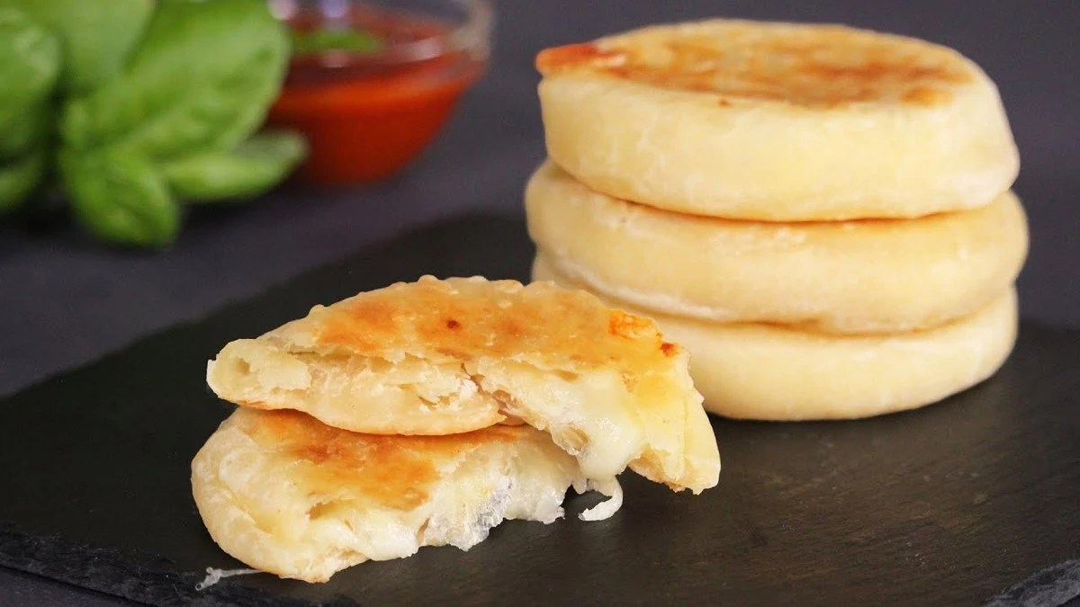 Dlaczego gwiazdy dodają starty ser do ciasta na patelni - image 1
