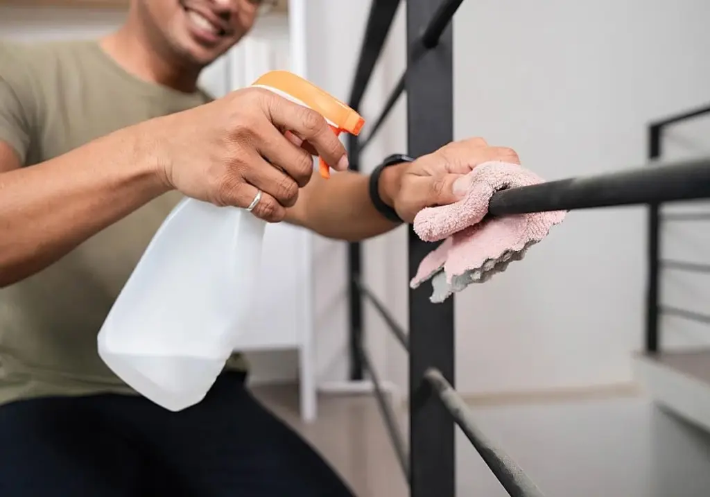 Dlaczego inżynierowie odradzają mieszanie octu z sodą do czyszczenia pralki