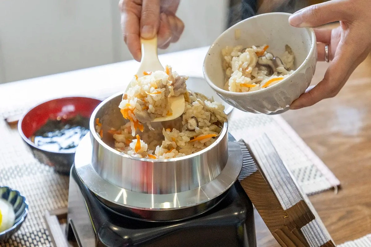 Dlaczego Japończycy wystawiają kociołek przed dom, gdy zaczynają gotować - image 1