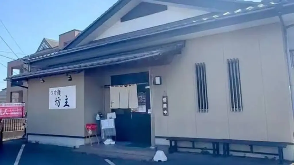 Dlaczego japońscy mistrzowie ramen dodają pastę Hatcho Miso do wywaru drobiowego