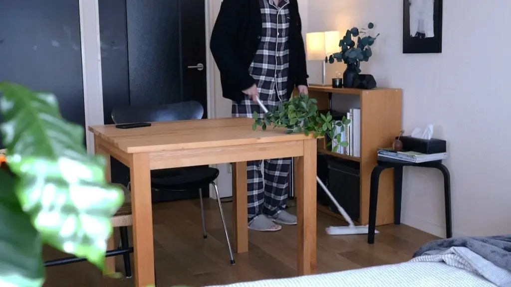 Dlaczego japońscy minimaliści wyrzucają dywaniki z łazienki i przestają składać ubrania