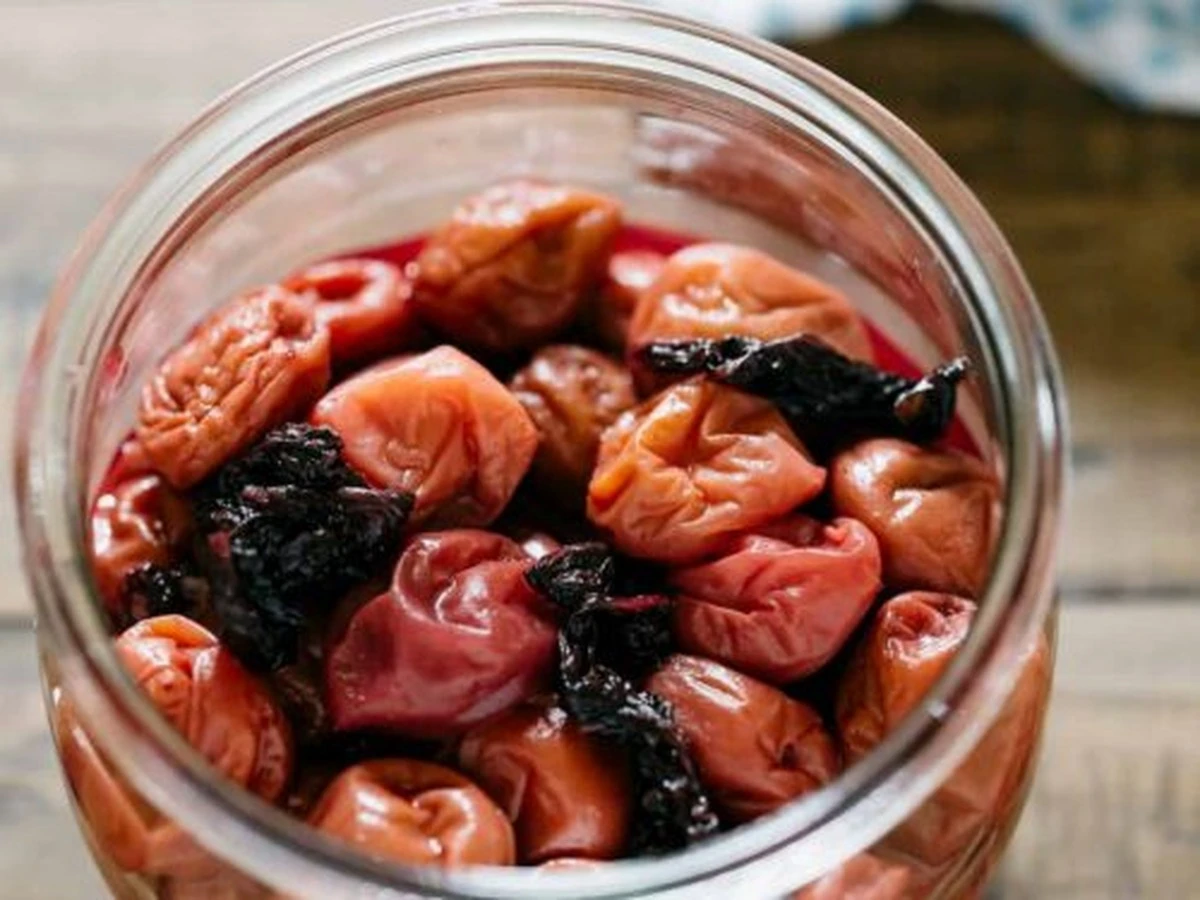 Dlaczego japońscy stulatkowie codziennie jedzą jedną słoną śliwkę - image 1