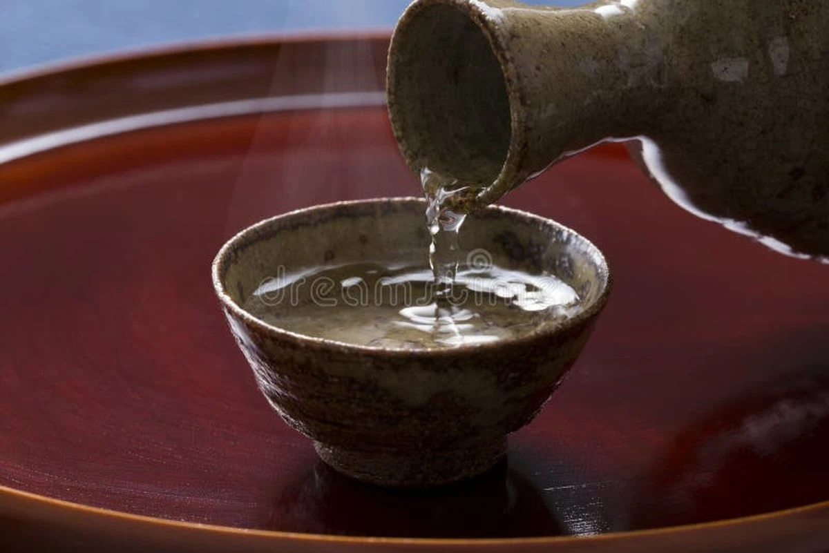 Dlaczego japońscy urzędnicy po pracy omijają sieciówki i wybierają bary obanzai - image 1