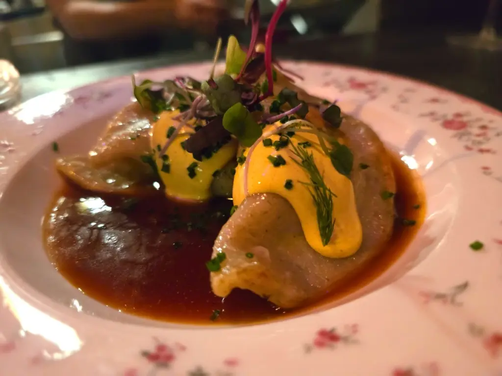 Dlaczego kucharze z gwiazdką Michelin zaczęli podawać pierogi z serem gruyère