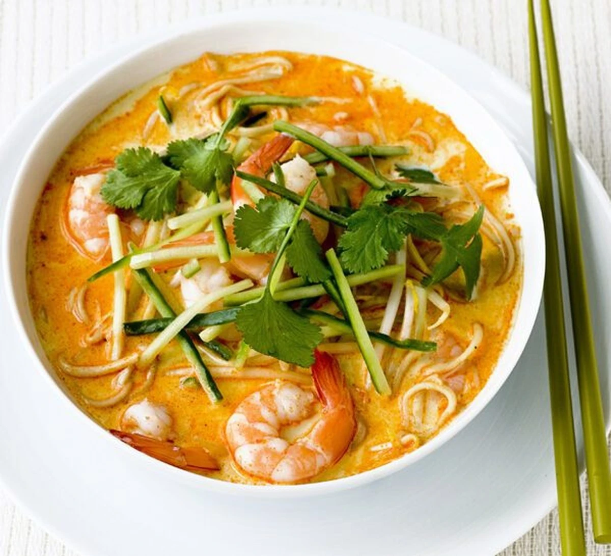 Dlaczego kucharze w Bangkoku zawsze dodają liście mięty do pikantnej zupy rybnej - image 1