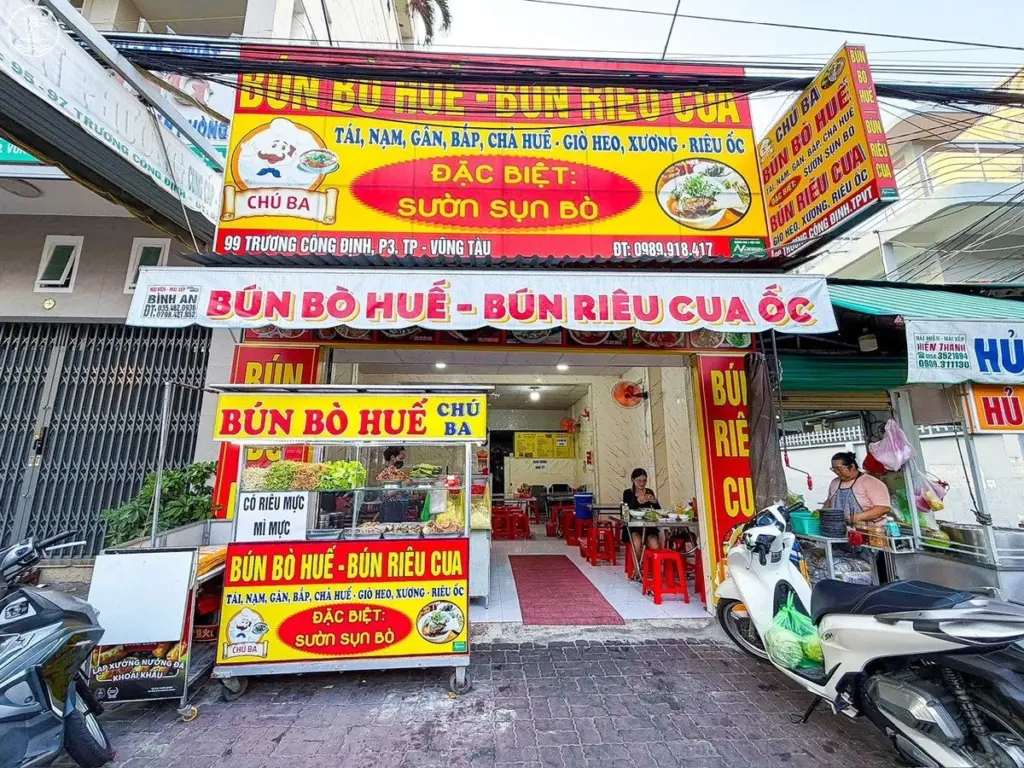 Dlaczego lokalni mieszkańcy Vũng Tàu omijają drogie restauracje dla tej jednej miski zupy