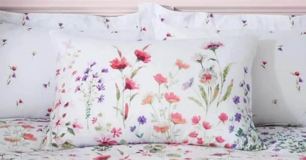 Dlaczego mieszkańcy wysp wybierają ten kwiecisty zestaw z Dunelm