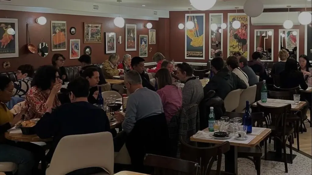 Dlaczego mieszkańcy Wersalu zamiast burgerów wybierają teraz jajko z majonezem za 3 euro