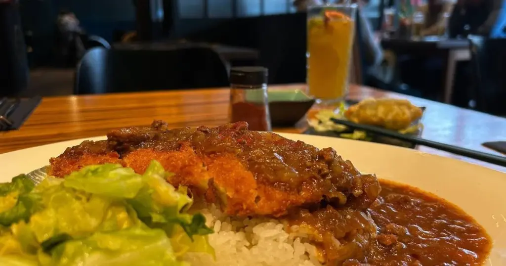 Dlaczego mieszkańcy Osaki ustawiają się w kolejkach po tę ciemną flagę smaku