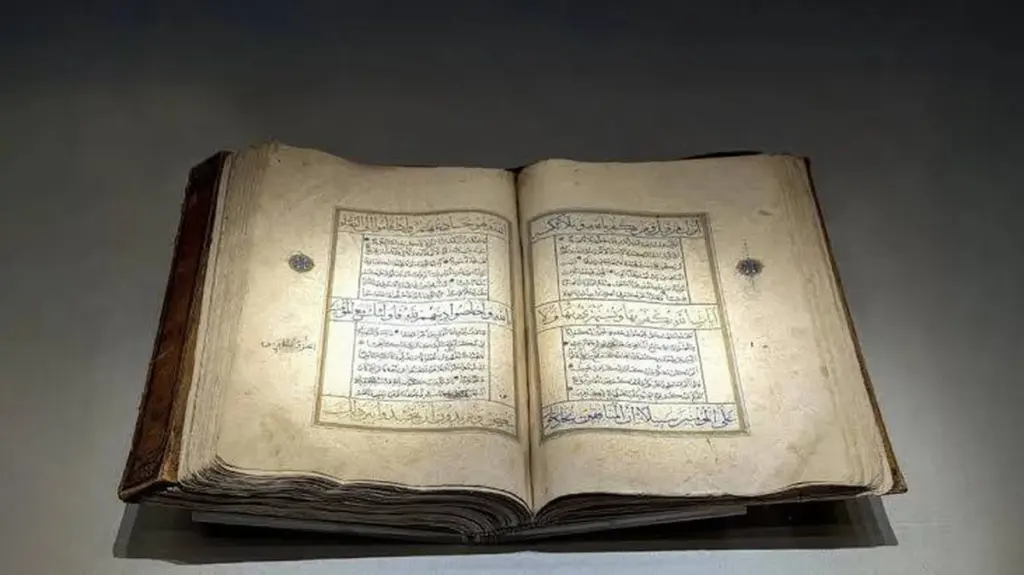 Dlaczego najstarsi mistrzowie pisali złotem na błękitnym pergaminie