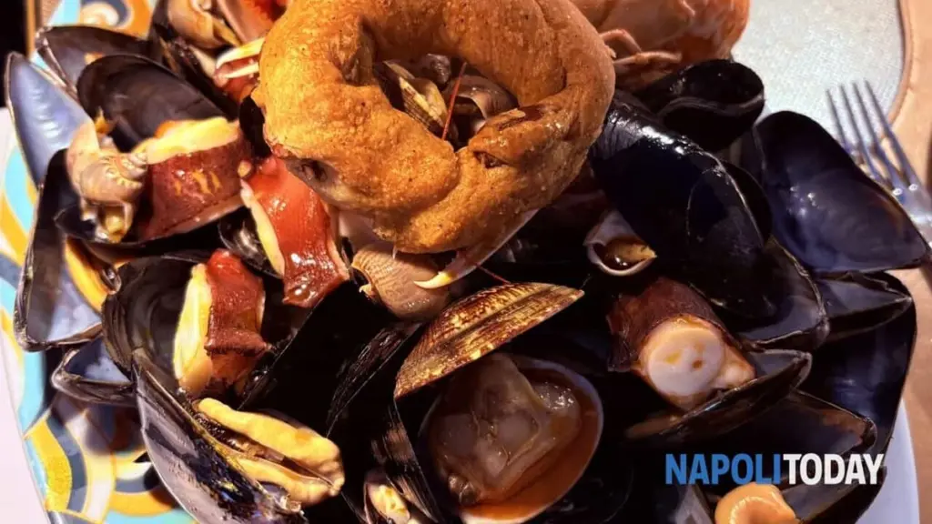 Dlaczego neapolitańczycy w Wielki Czwartek ustawiają się w kolejkach po tę jedną zupę