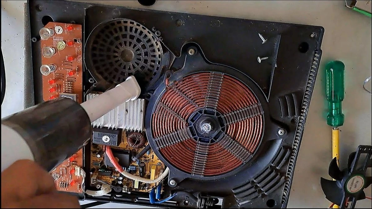 Dlaczego nigdy nie należy wyciągać wtyczki z gniazdka zaraz po gotowaniu na indukcji - image 1