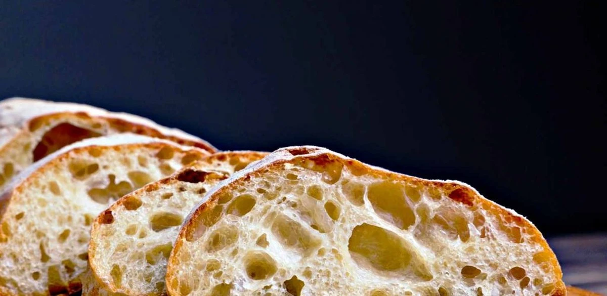 Dlaczego piekarze zawsze kładą ciabattę spodem do góry - image 1