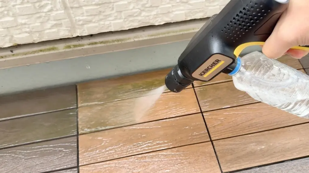 Dlaczego profesjonaliści zawsze nakręcają butelkę na tę małą myjkę