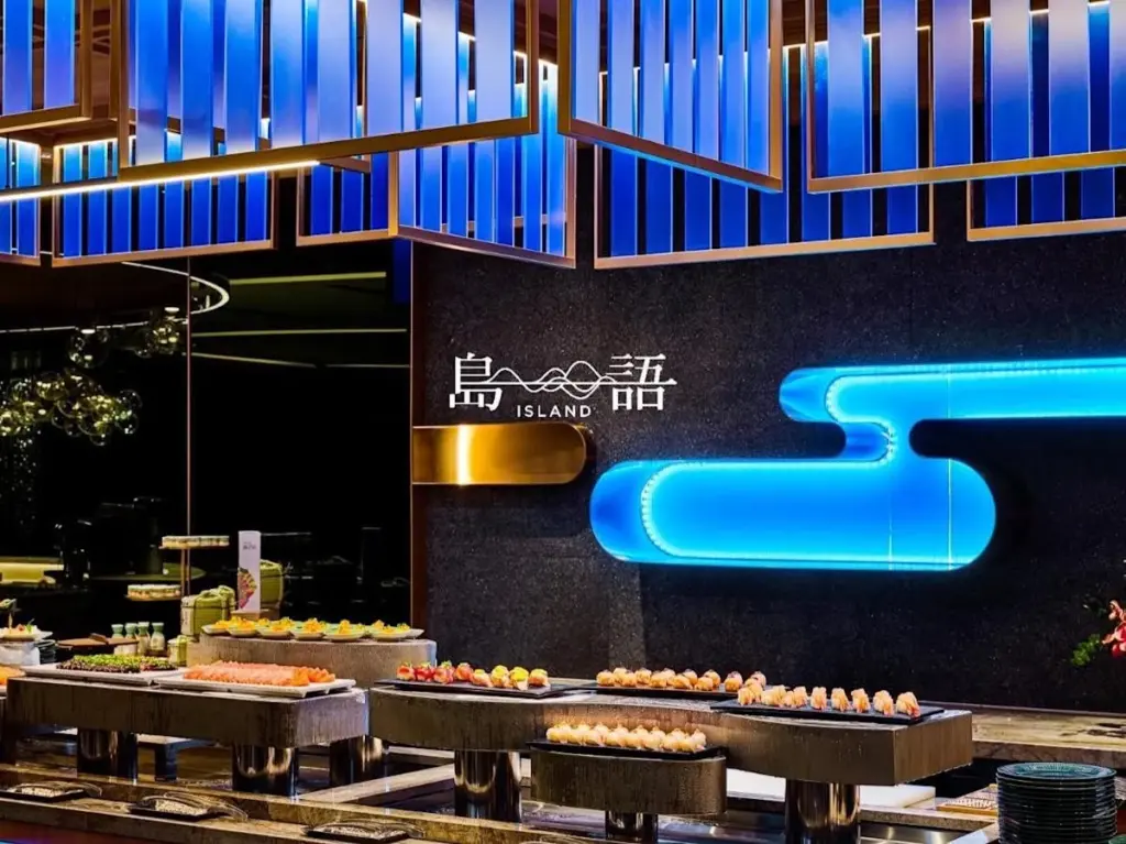 Dlaczego profesjonalni kucharze zawsze wybierają stolik przy oknie w Island Buffet