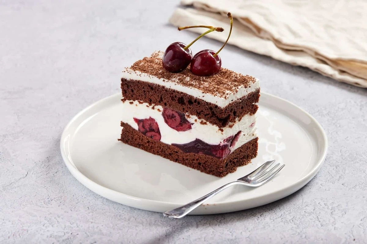 Dlaczego profesjonalni cukiernicy zawsze używają mrożonych drylowanych wiśni do tortu Szwarcwaldzkiego - image 1