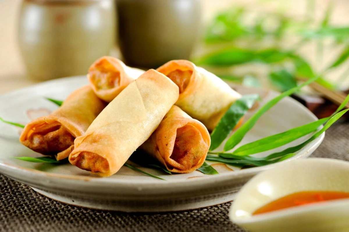 Dlaczego profesjonalni kucharze dodają kostkę tofu do ciasta lumpia - image 1