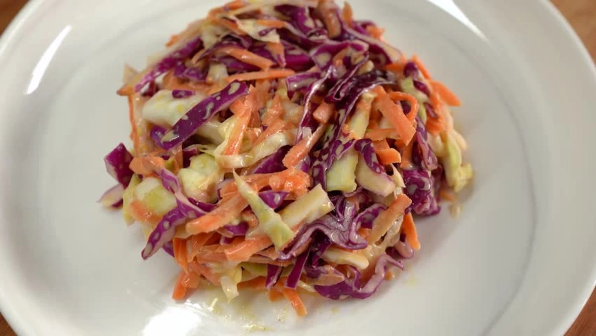 Dlaczego profesjonalni kucharze zawsze dodają nasiona selera do sałatki coleslaw - image 1