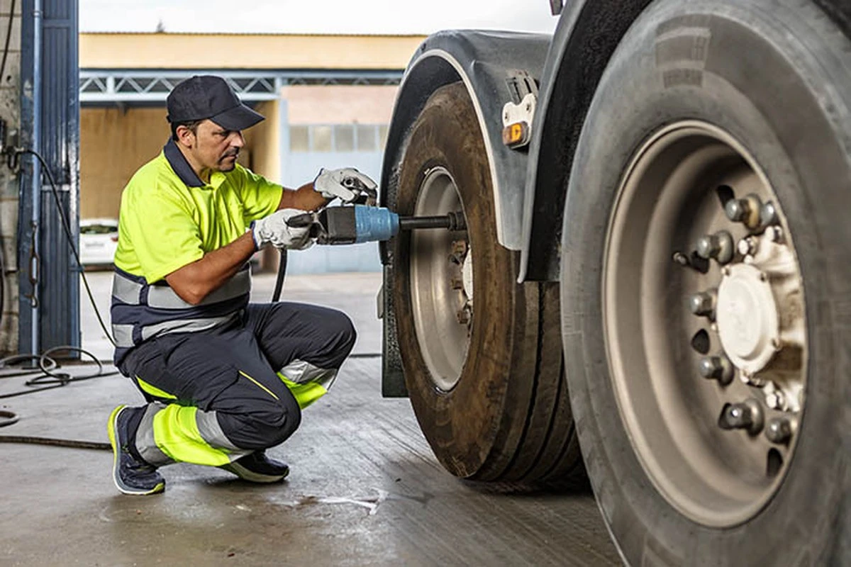 Dlaczego profesjonalni mechanicy wybierają czarny klucz udarowy z Lidla - image 1