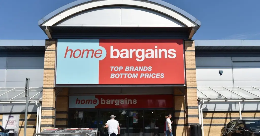 Dlaczego szafka nocna z Home Bargains za 20 funtów stała się hitem wśród projektantów wnętrz