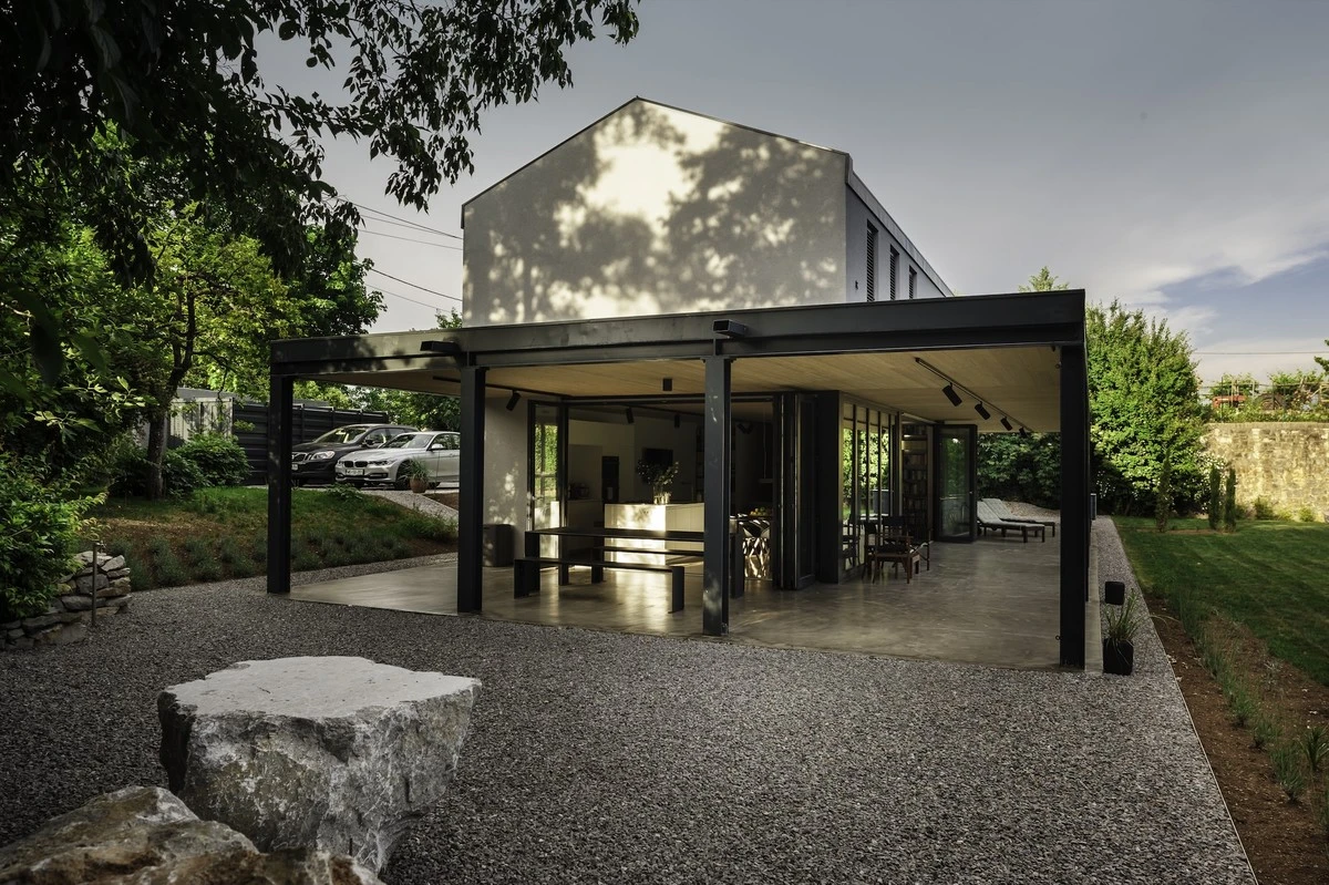 Dlaczego szałwia na tarasie to hit? 7 kolorów, które nie blakną na słońcu - image 1