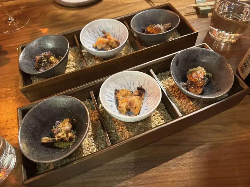 Dlaczego szefowie kuchni z gwiazdkami rezygnują z luksusu na rzecz kurzych łapek