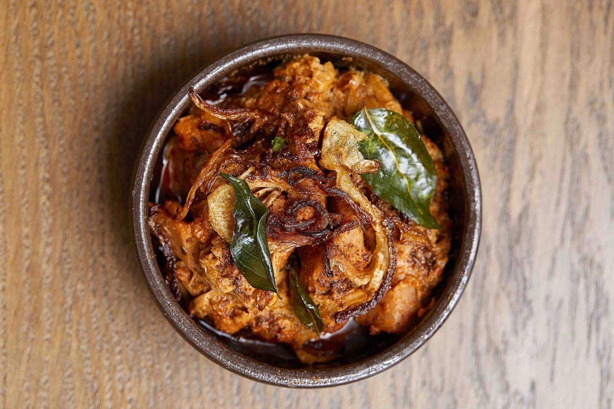 Dlaczego szefowie kuchni smarują dłonie olejem przed krojeniem tego owocu - image 1