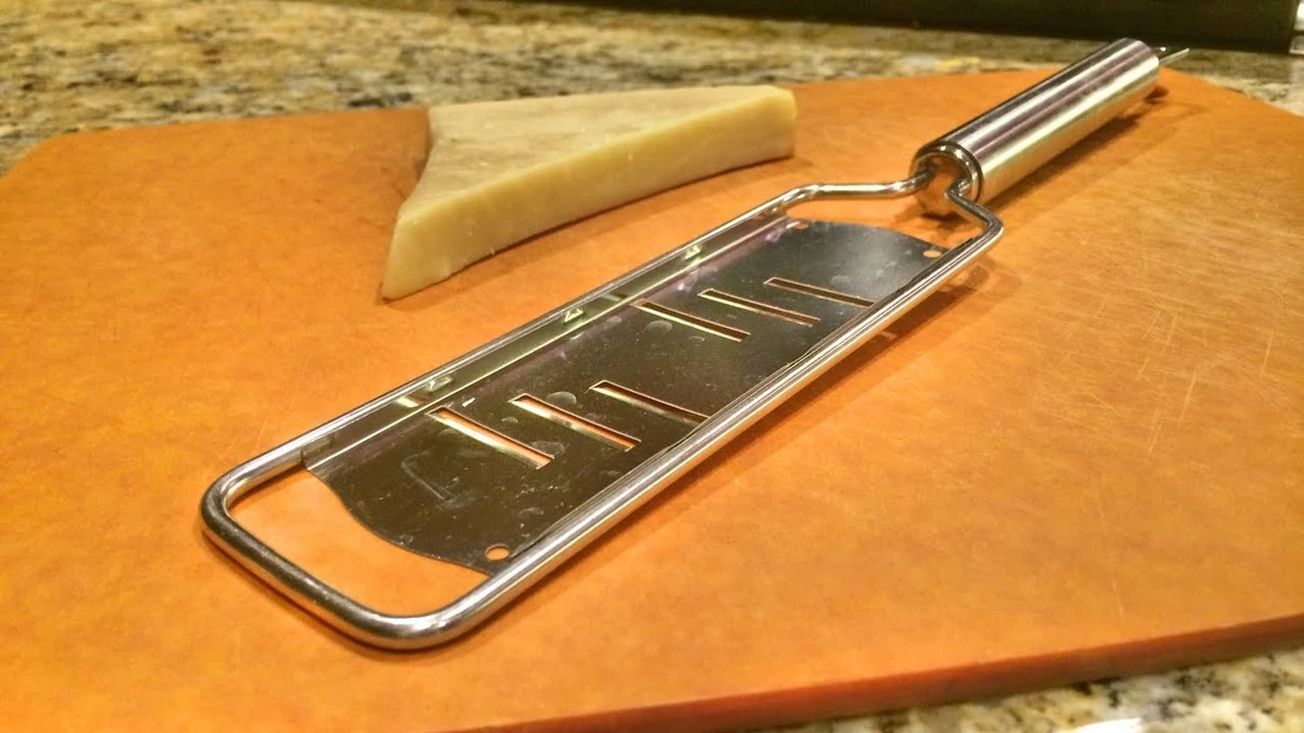 Dlaczego szefowie kuchni w Toronto serwują makaron z koła parmezanu - image 1