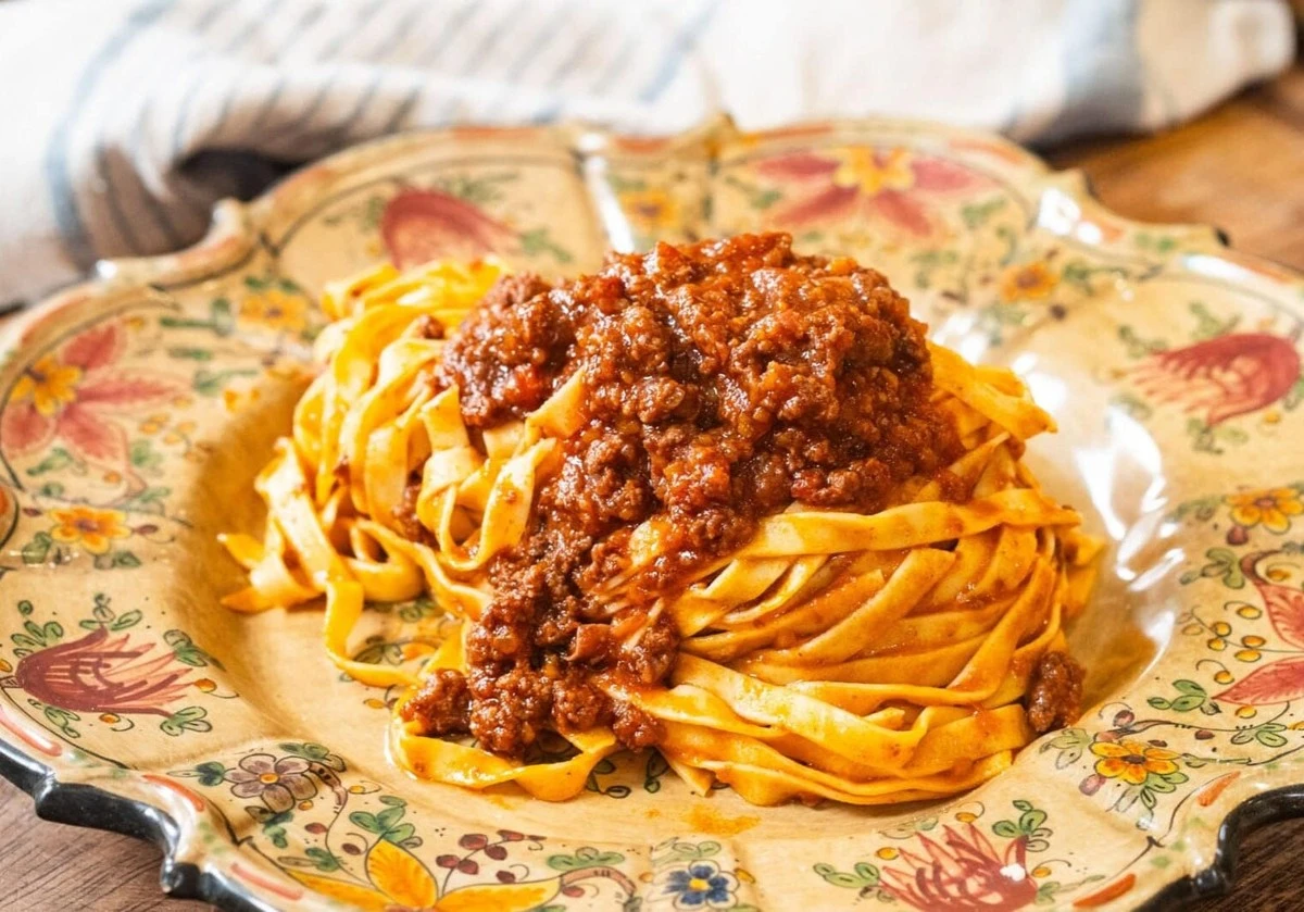 Dlaczego szefowie kuchni w Bolonii nigdy nie używają mielonego mięsa do sosu bolońskiego - image 1