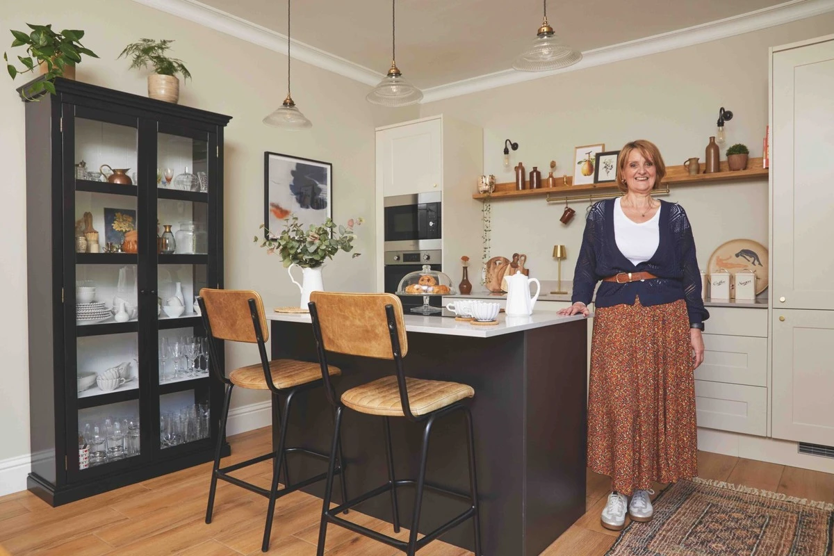 Dlaczego ta fotografka usunęła nowoczesny marmur, aby przywrócić dom z lat 20. do stanu pierwotnego - image 1